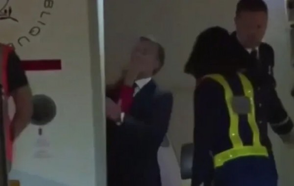 Sosyal medyayı sallayan görüntüler! Macron eşinden tokat yedi
